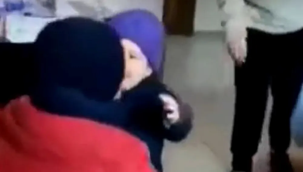 Susret oca i ćerke posle zemljotresa u Turskoј