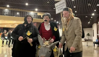 Првонаграђена групна маска