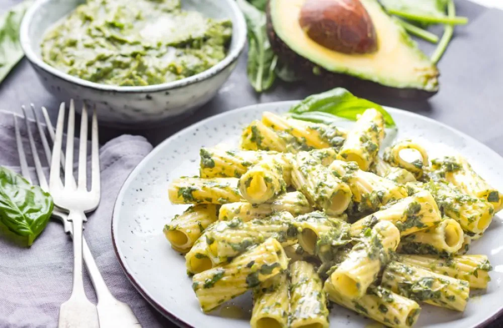 Pasta sa avokadom i bosiljkom