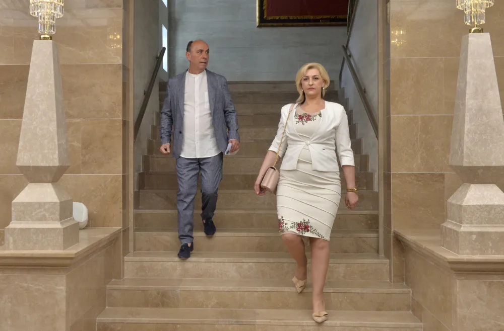 Premijerski sat Dritan Abazovic, skupstina cg, premijerski sat nova vlada, nova vlada, manjinska vlada, Suada Zoronjic, Srdjan Pavicevic