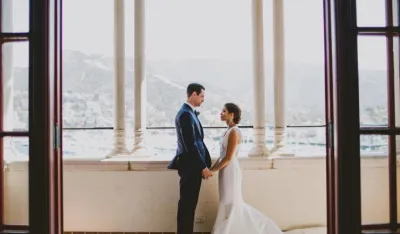 Све се касније ступа у брак: Илустрација