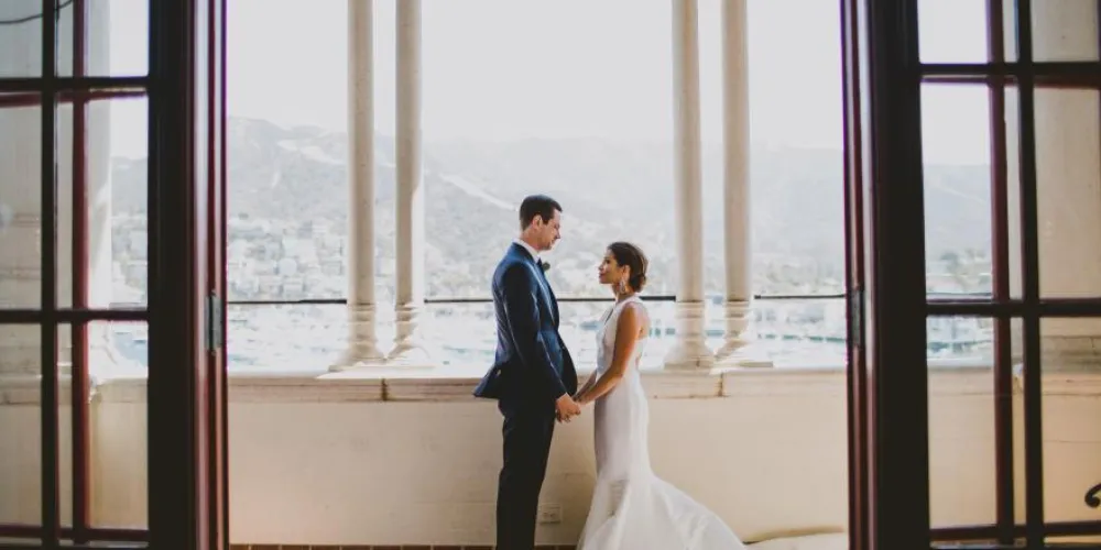 Све се касније ступа у брак: Илустрација