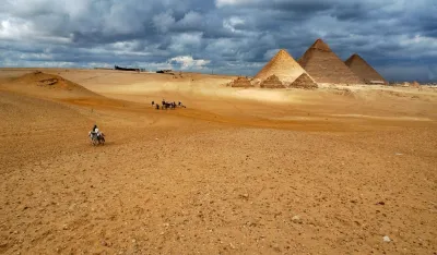Mesto: GIZA<br>Datum: 19.01.2005<br>Dogadjaj: piramide u Gizi, nedaleko od Kaira<br>Licnosti: <br>