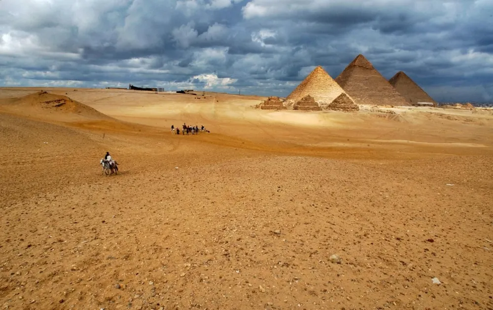 Mesto: GIZA<br>Datum: 19.01.2005<br>Dogadjaj: piramide u Gizi, nedaleko od Kaira<br>Licnosti: <br>