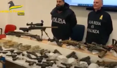 (VIDEO) Italijanska policija prona&scaron;la arsenal oružja