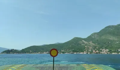 Trajekt "Prizna" stigao u Boku