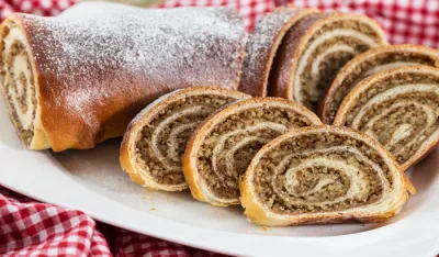 &Scaron;trudla sa suvim grožđem i orasima