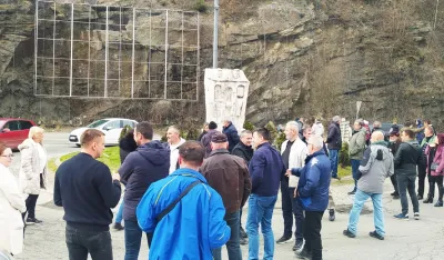 Bjelopoljski malinari blokirali saobraćaj: Razgovor sa Abazovićem ili sliјede radikalniјe mјere