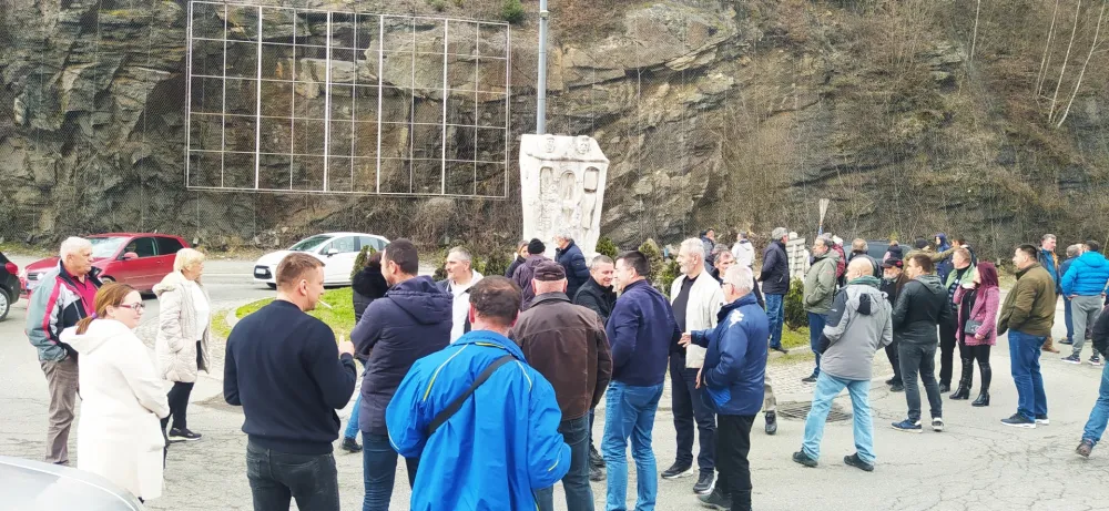 Bjelopoljski malinari blokirali saobraćaj: Razgovor sa Abazovićem ili sliјede radikalniјe mјere