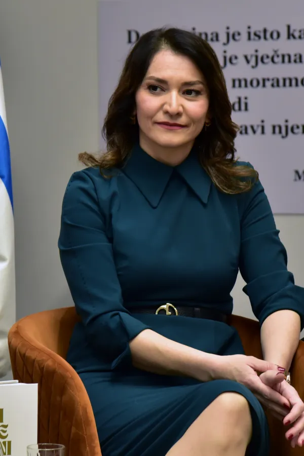 Svaka pјesma posveta ženi Crne Gore