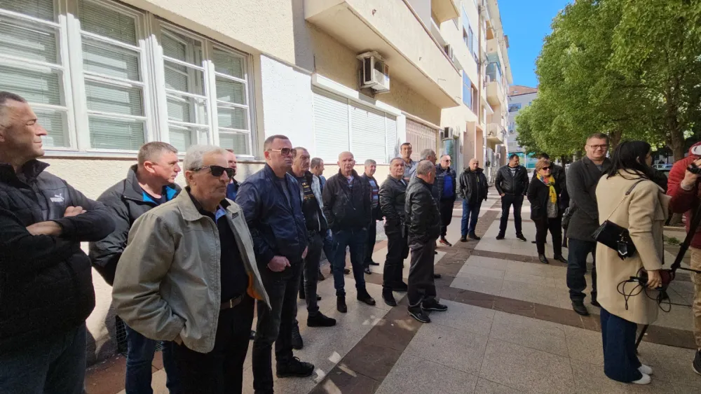 Bivsi radnici Rudnika Boksita ispred Vlade