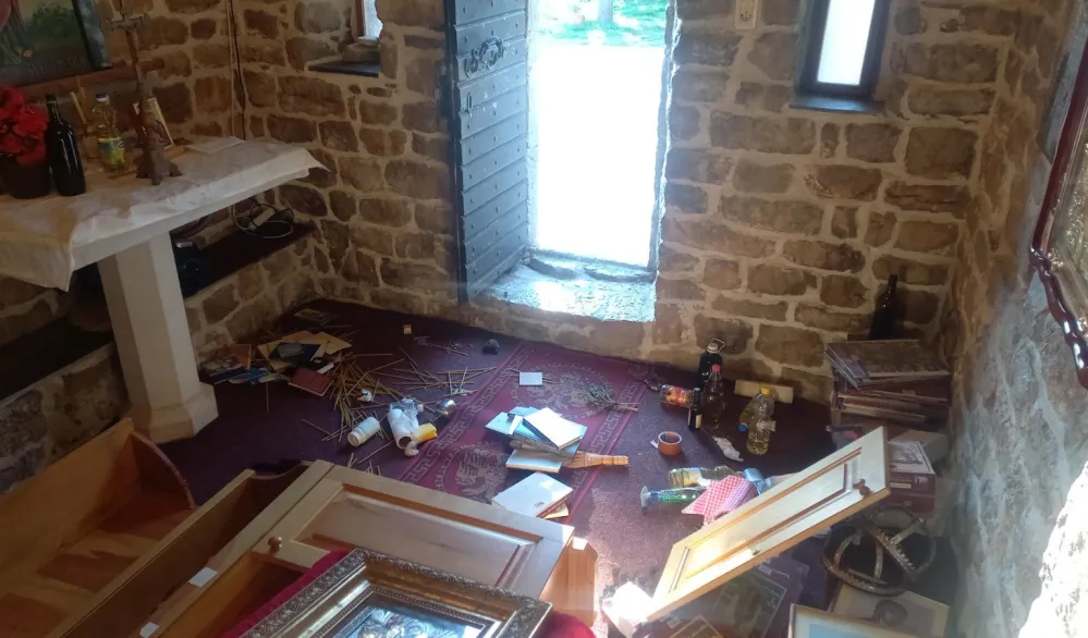 Obijena crkva u Sutomoru