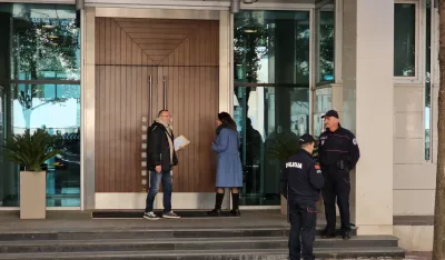 protest radnika boksita ispred vlade, radnici boksita, protest, boksiti