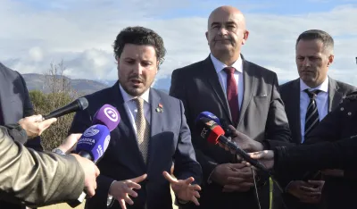 premiier Abazovic u poseti plantazama, Dritan Abazovic i Vladimir Jokovic, Vladimir Jokovic, Dritan Abazovic, ministar poloprivrede CG Vladimir Jokovic