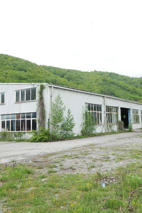 Девастирана фабрика