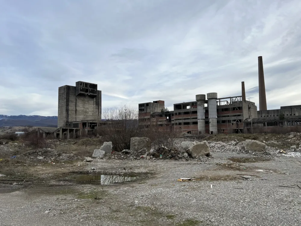 (FOTO) Užasne slike opljačkane i devastirane industrijske zone u Beranama