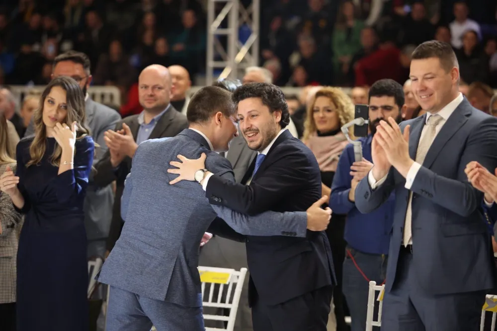 Abazović: Bečićeva pobjeda neupitna