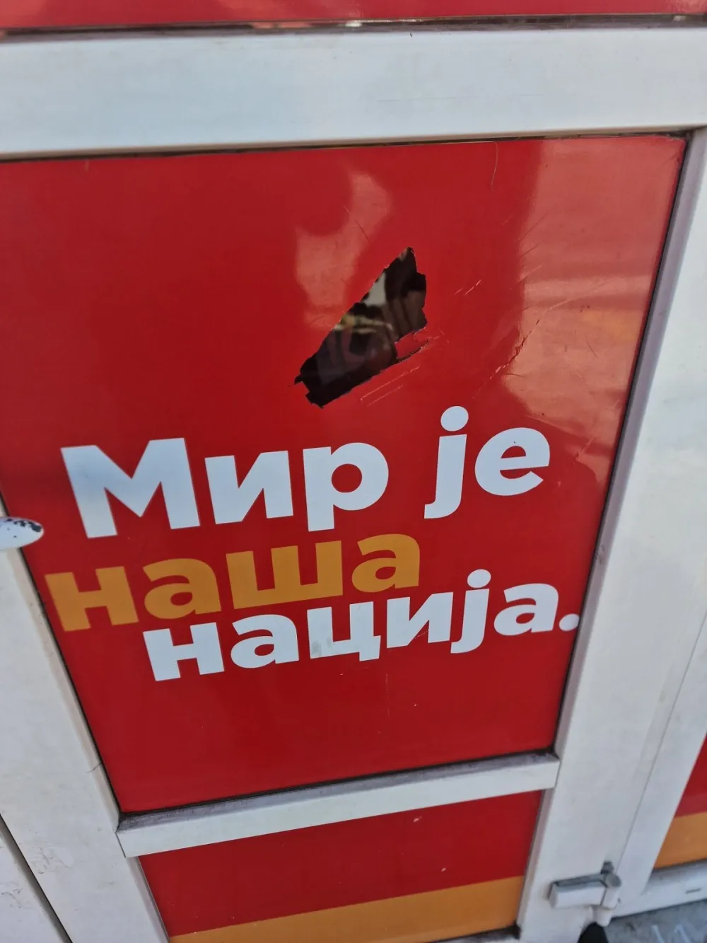 Demolirane kancelarije Demokrata u Nik&scaron;iću