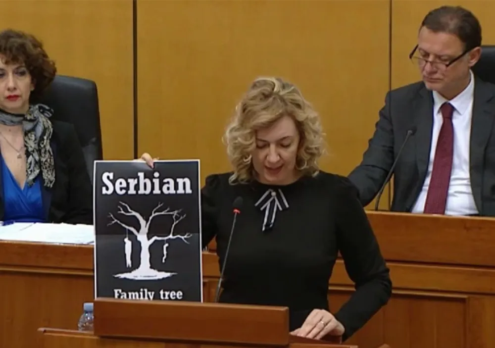 Foto: Printscreen/Vecernji.hr | Poslanica u Hrvatskom saboru pocijepala sliku "Serbian family tree"<br>