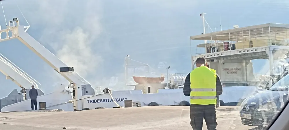 Požar na trajektu "30. avgust"