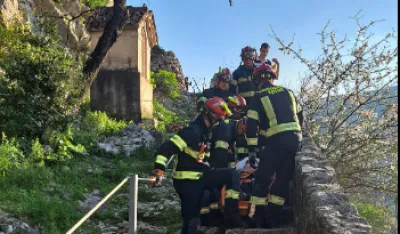 (FOTO) Kotorski vatrogasci spasili povrijeđenu ženu