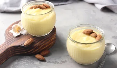 Vanila desert sa ora&scaron;astim plodovima