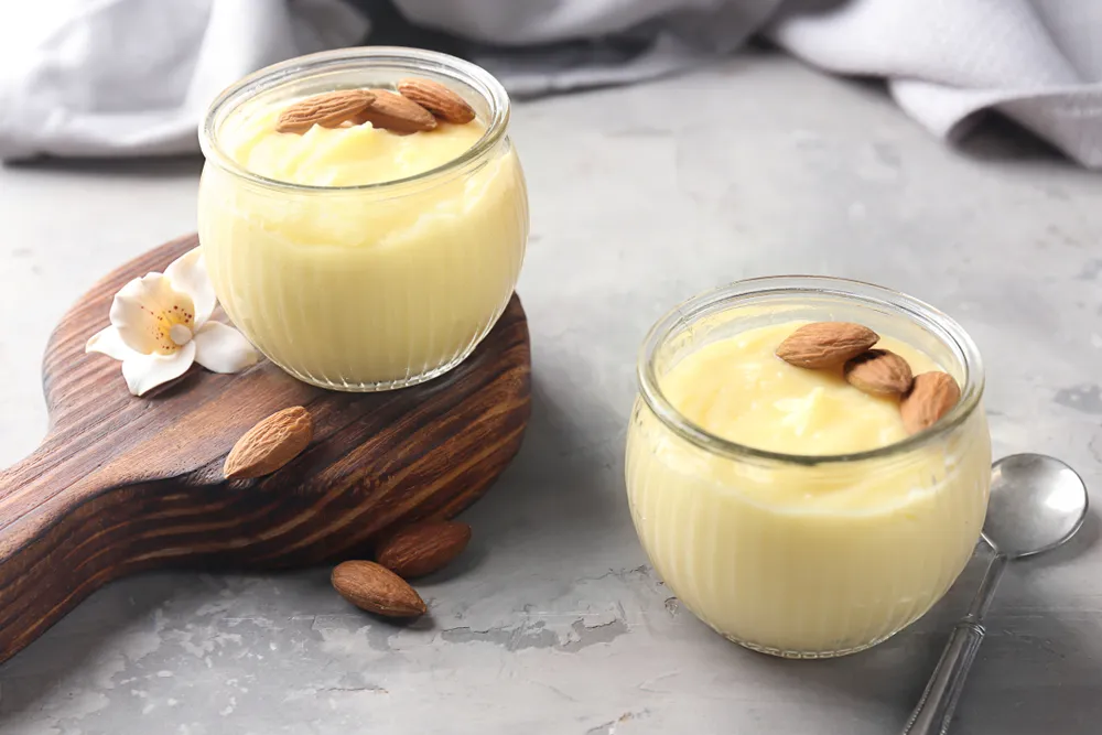 Vanila desert sa ora&scaron;astim plodovima