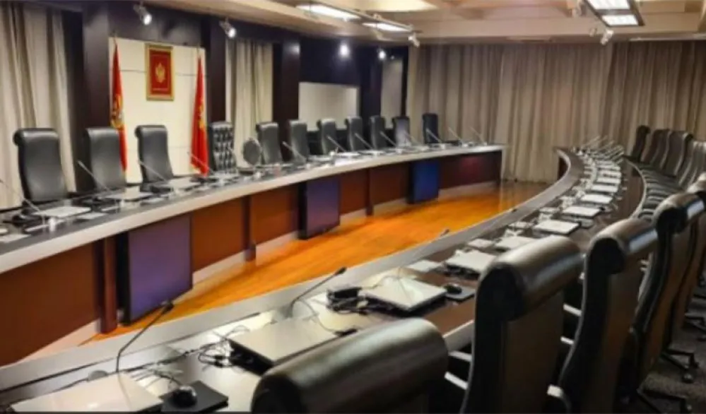 Реконструкција Владе или ванредни избори?