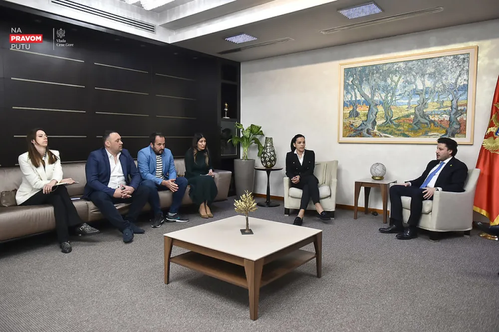 Abazović sa predstavnicima &scaron;kole Vladimir Nazor