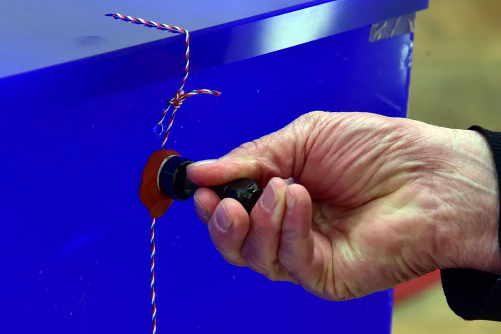 Izborna ti&scaron;ina počinje sjutra u ponoć