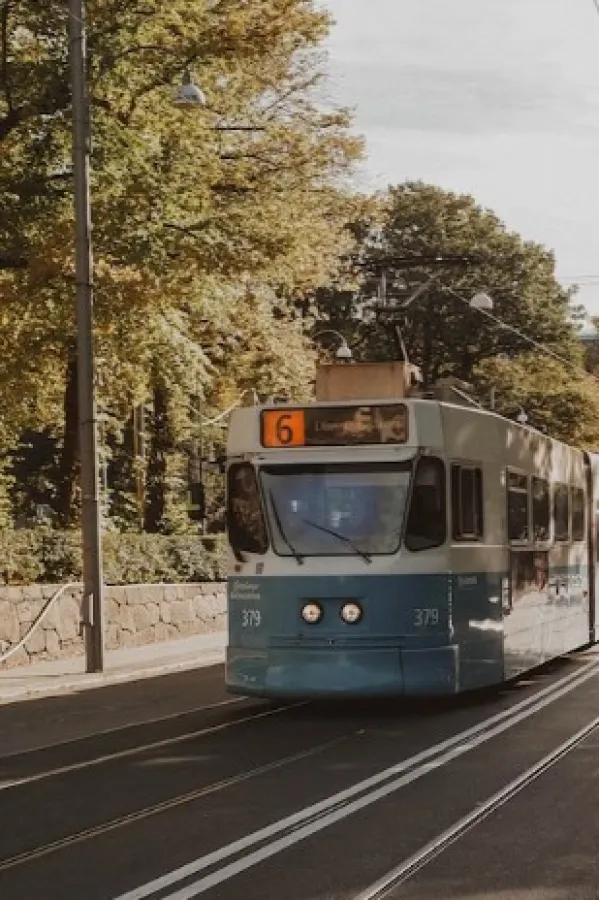 Unsplash, tramvaj, ilustracija