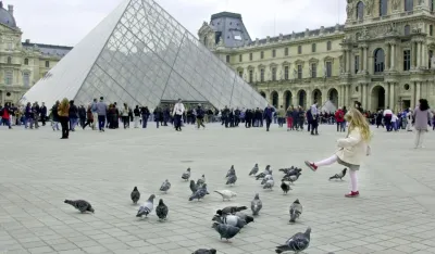 Mesto: PARIZ<br>Datum: 29.09.2005<br>Dogadjaj: pogled na muzej Luvr u Parizu<br>Licnosti: <br>