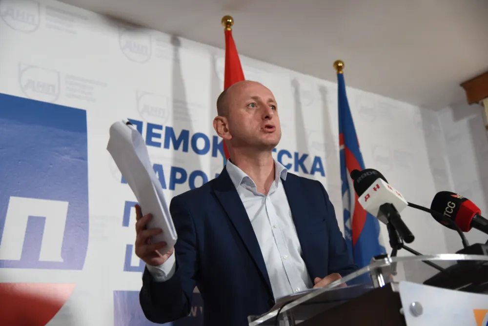 Press Milana Knezevica, Milan Knezevic