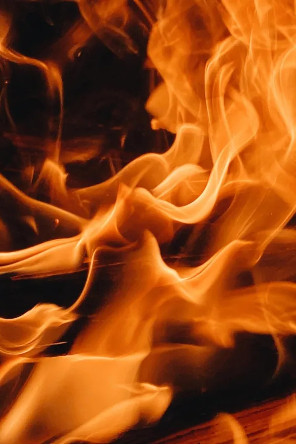 Molotovljevim koktelima gađali policiju uoči Bajdenove posjete