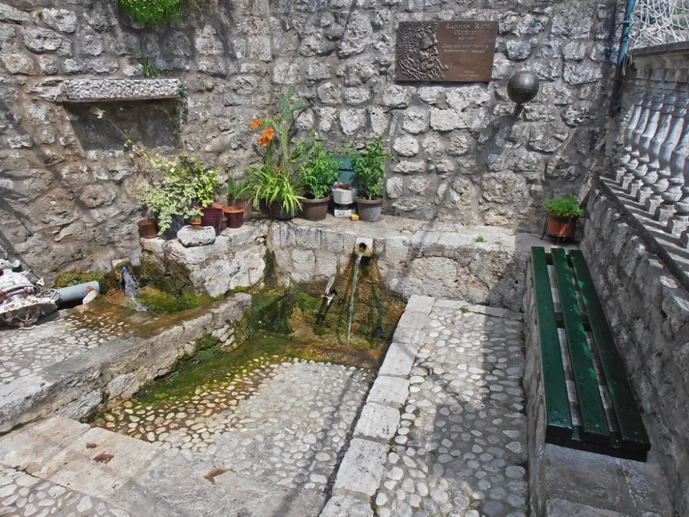 Herceg Novi: Izvori se gase, gradske česme na meti vandala