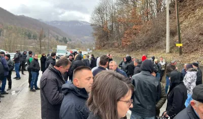 Мјештани Поткомовља у знак протеста у понедјељак блокирали пут Беране -Плав 