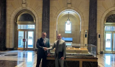  Damjanović sa Brad Cabtree-om