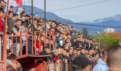 Puna tribina u Tolo&scaron;ima