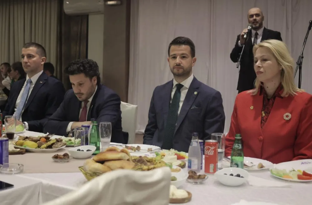 (FOTO) Milatović, Đurović i Abazović na iftaru u Rožajama