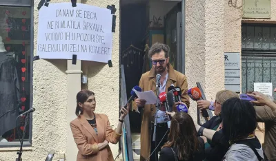 Protestni skup umjetnika, pod nazivom MI SMO KULTURA
