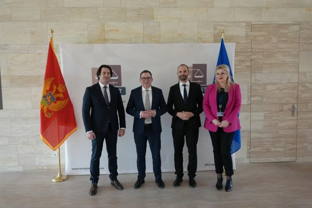 Ministar Kovač u Hagu