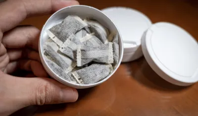 Ilustracija<br>nikotinske kese, snus