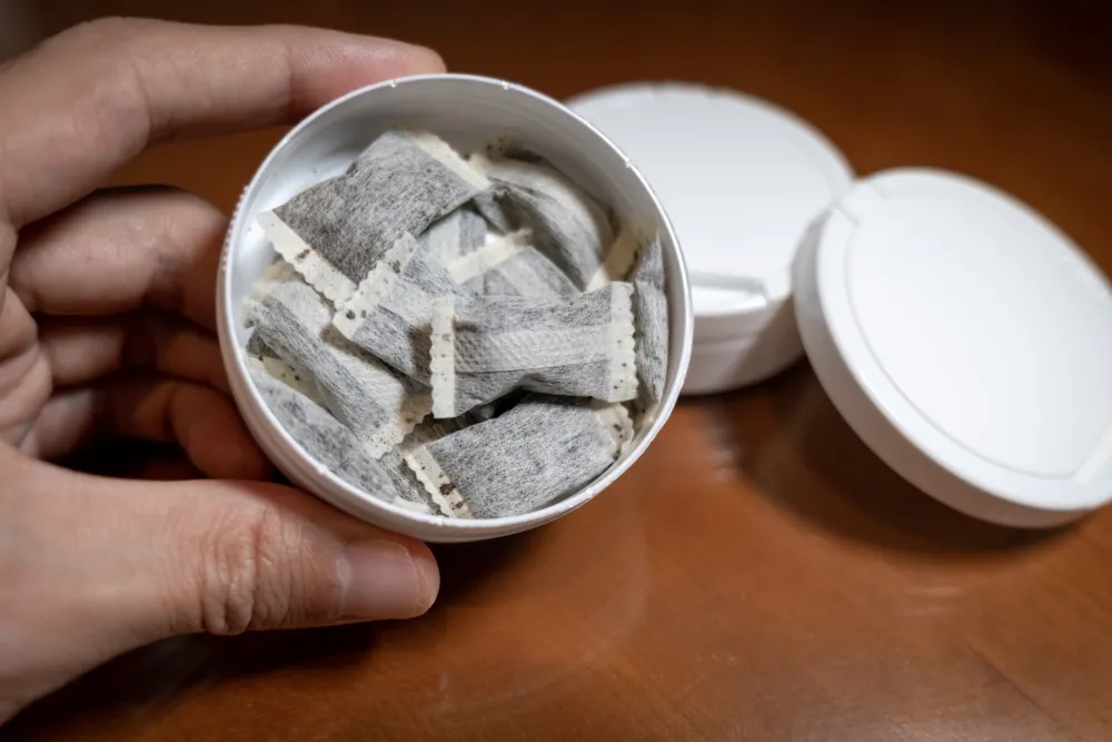 Ilustracija<br>nikotinske kese, snus