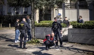 Zapalio se tinejdžer ispred američke ambasade u Danskoj