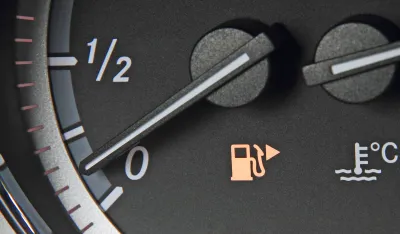 Ilustracija<br>nesta&scaron;ica goriva, prazan rezervoar, gorivo na rezervi