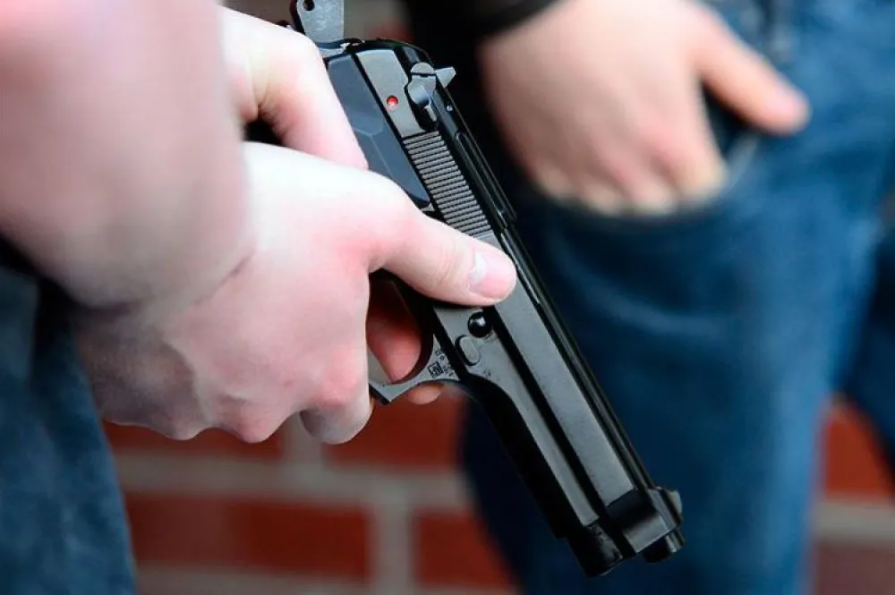 priveden zbog pistolja