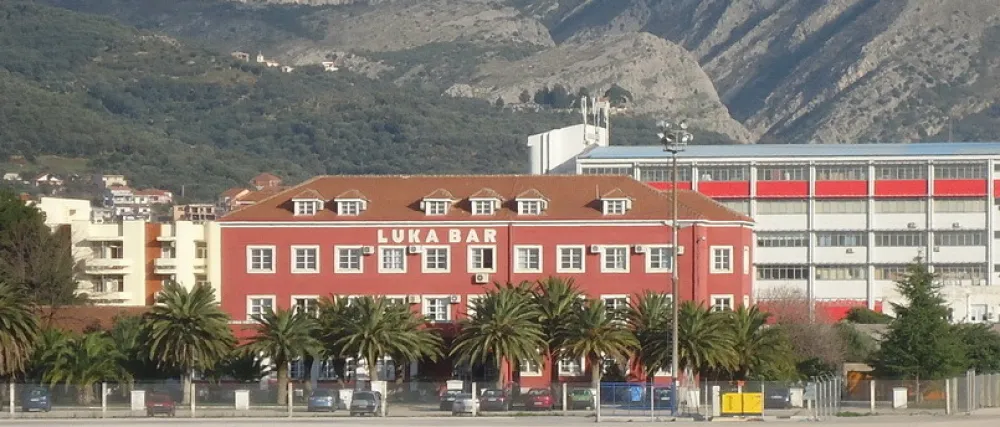 Лука Бар