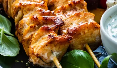 Pileći ražnjići u jogurtu i kurkumi