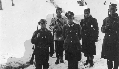Група бораца II пролетерске бригаде са заробљеним њемачким мајором А. Штрекером, 1943. (ФОТО: ВИКИПЕДИЈА)