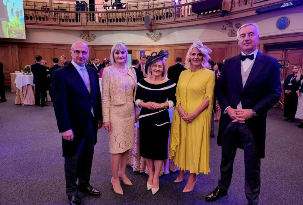 Đukanović sa suprugom u Londonu